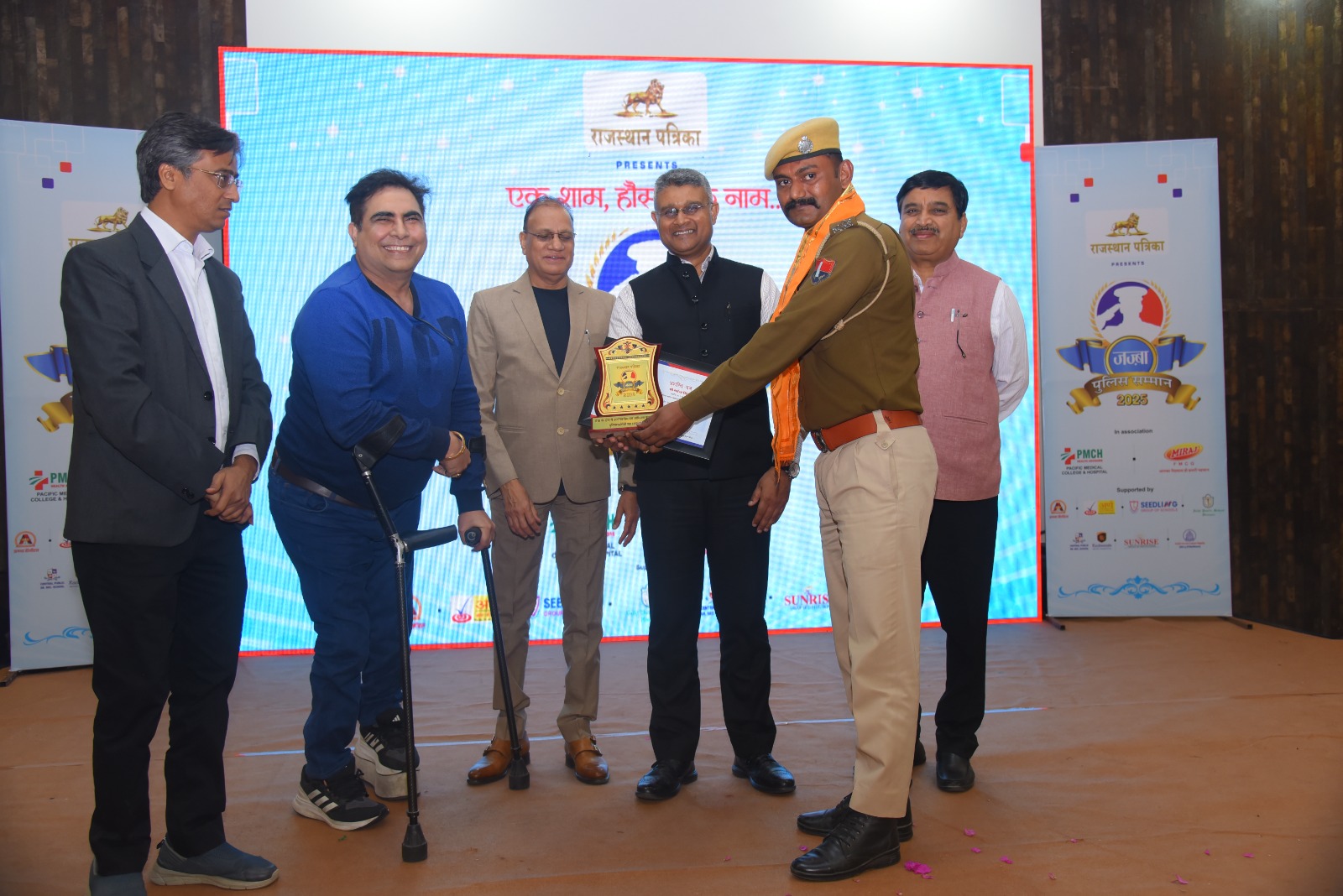 Dr Arvinder Singh Jazba Police Samman 2025 ceremony honoring police officer at Rajasthan Patrika event in Udaipur